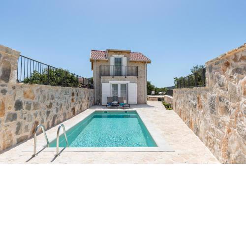Peaceful Stone Nest with private pool