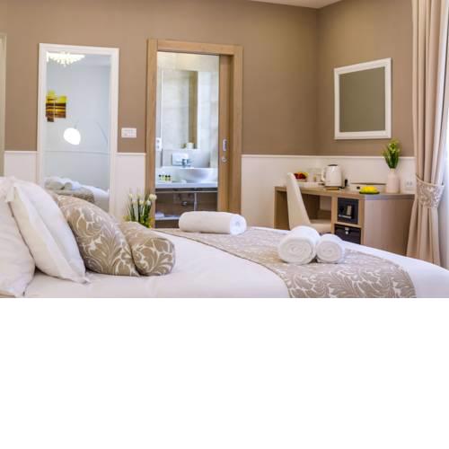 Peninsula Luxury Rooms