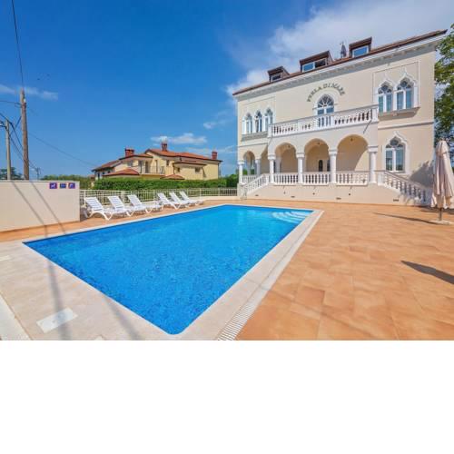 Welcoming Apartment with Swimming Pool in Umag