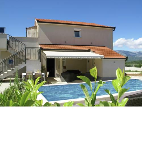 Beautiful Villa in Ugljane with Swimming Pool