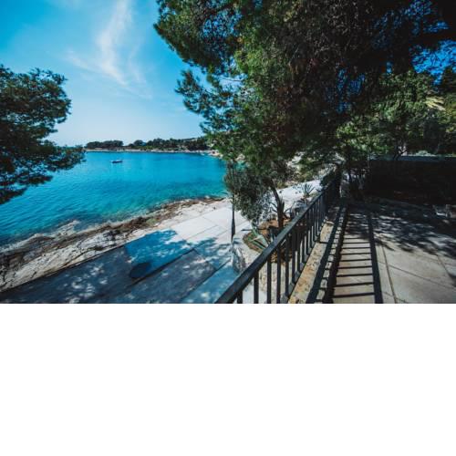Pine Beach Villa