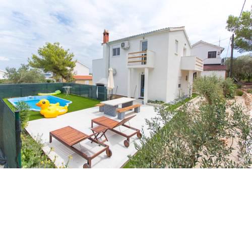 Pine Cottage Srebrna