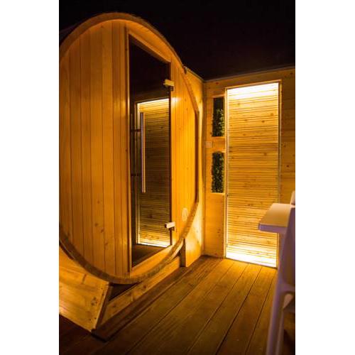 Apartment PLAZA - Private SPA- Jacuzzi, Infrared Sauna, Luxury massage chair, Parking, Entry with PIN 0 - 24h, Book without credit card