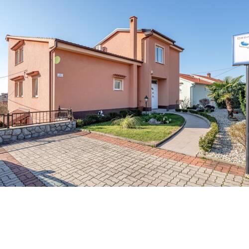 Plush Apartment in Rijeka with Hot Tub and near the Sea