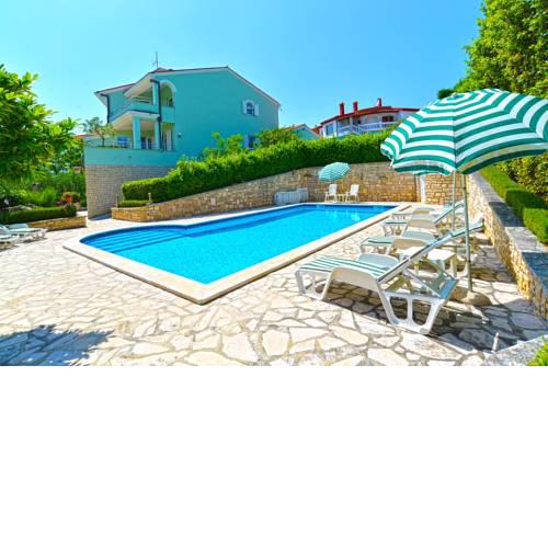 Pool Apartments 624
