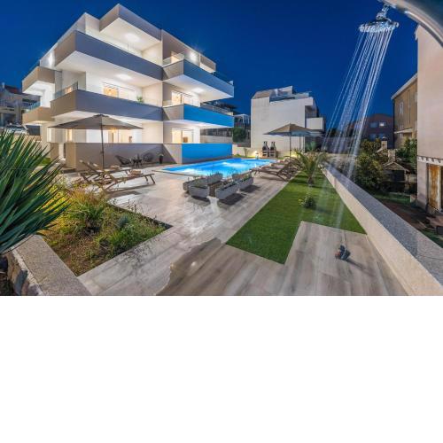Pool Apartments Villa Meteorite