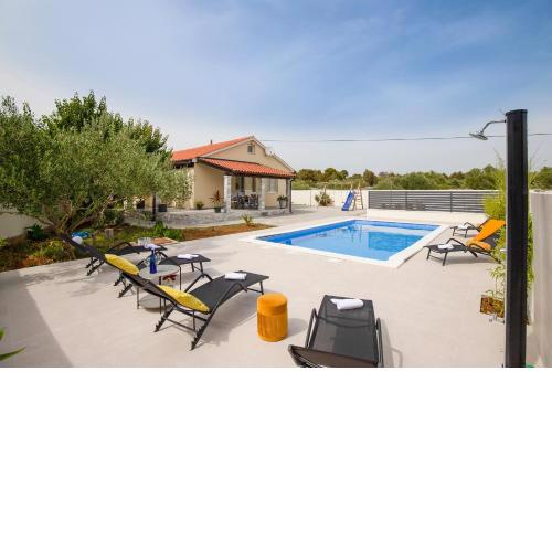 Pool Villa Divna