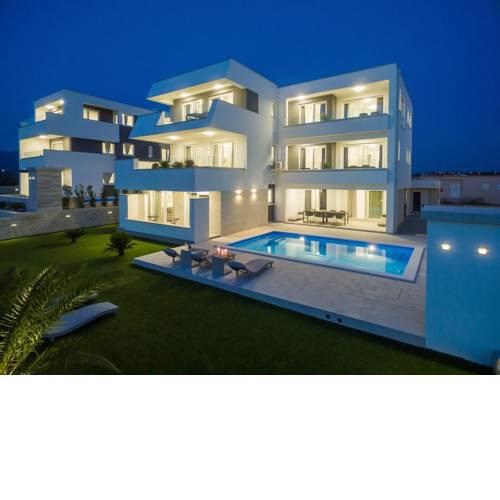 Pool Villas Maris