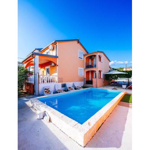Poolincluded - Holiday house Favorit