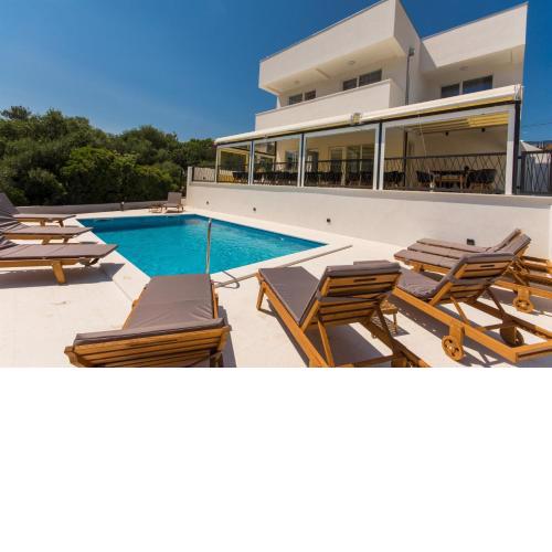 Poolincluded - Pension with restaurant Magico