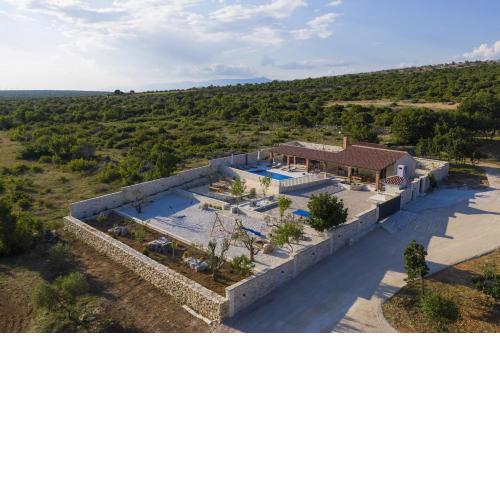 Poolincluded - Villa Hilltop Haven