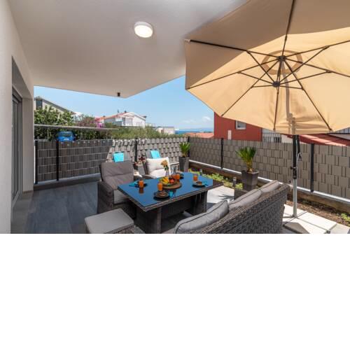 Poolside two bedroom apartment Julija