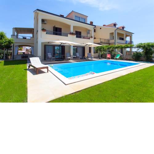Premium Central Apartments
