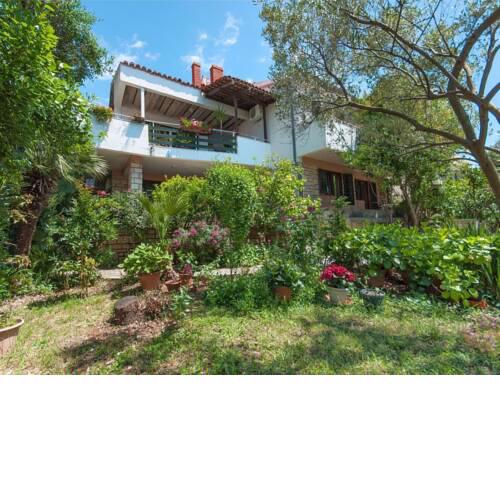 Pretty Apartment in Novalja with Garden near Zrče Beach