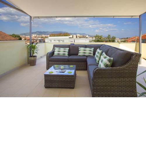 Prime Location Penthouse apt with a large terrace