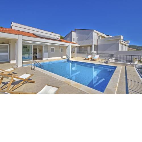 Primosten Villa Sleeps 14 Pool Air Con WiFi