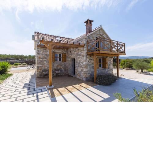 Pucisca Villa Sleeps 2 with Pool Air Con and WiFi