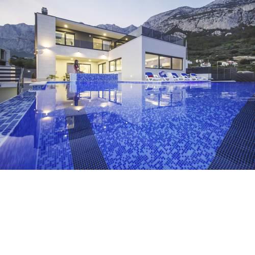 Puharici Villa Sleeps 10 with Pool Air Con and WiFi