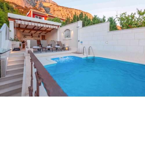 Puharici Villa Sleeps 5 with Pool Air Con and WiFi