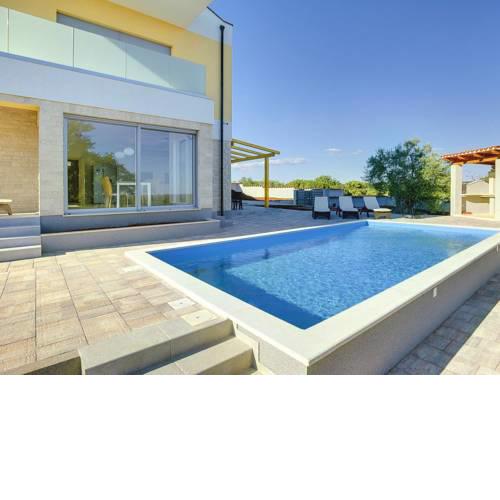 Pula Villa Sleeps 4 with Pool Air Con and WiFi