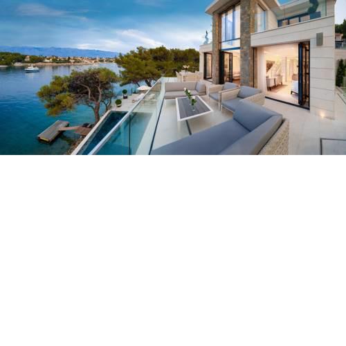 Puntinak Villa Sleeps 8 with Pool Air Con and WiFi