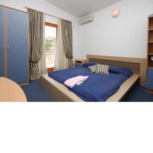 Quadruple Room Metajna 3305u