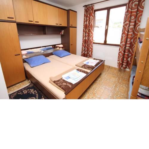 Quadruple Room Povljana 6476b