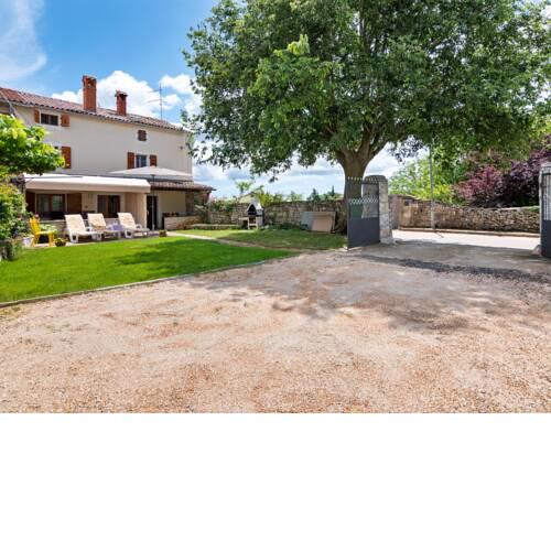 Quaint Farmhouse in Krmed with Garden