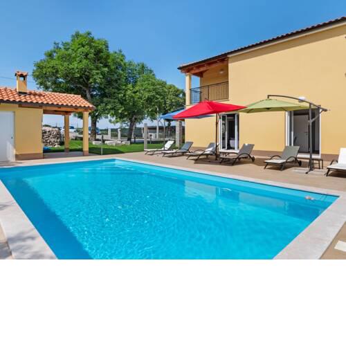 Quaint Holiday Home in Lovinac with Terrace