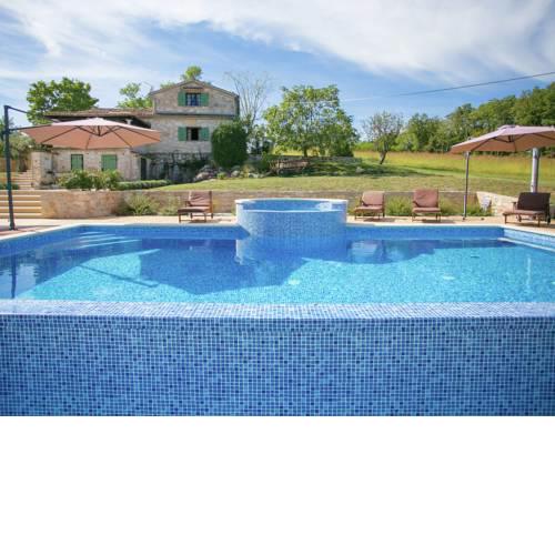 Quaint Villa in Vizinada Croatia with Pool