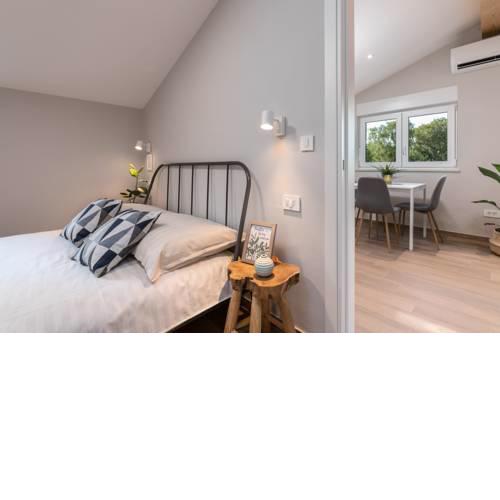QUERCUS LUX Apartments, secludedly and next to the bike trail - FUNTANA