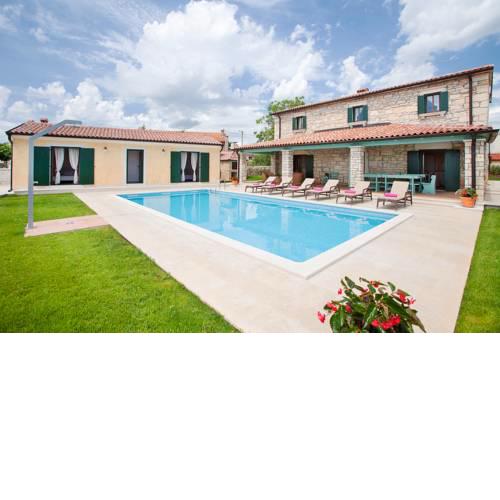 Radetici Villa Sleeps 12 with Pool Air Con and WiFi