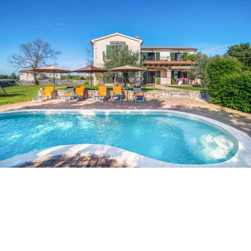Radetici Villa Sleeps 8 with Pool Air Con and WiFi