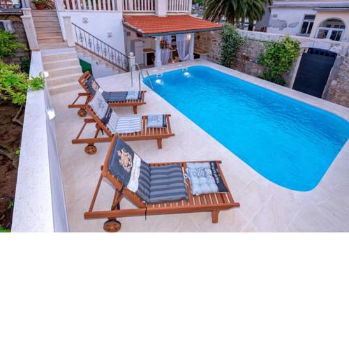 Radovani Luxury Apartment with Private Pool