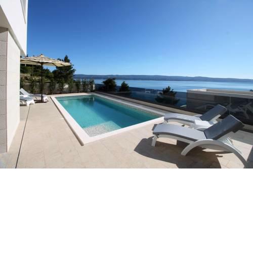 Ravnice Villa Sleeps 8 Pool Air Con WiFi T812194