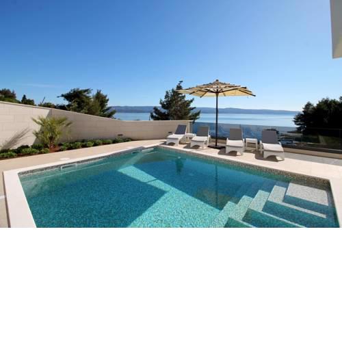 Ravnice Villa Sleeps 8 Pool Air Con WiFi
