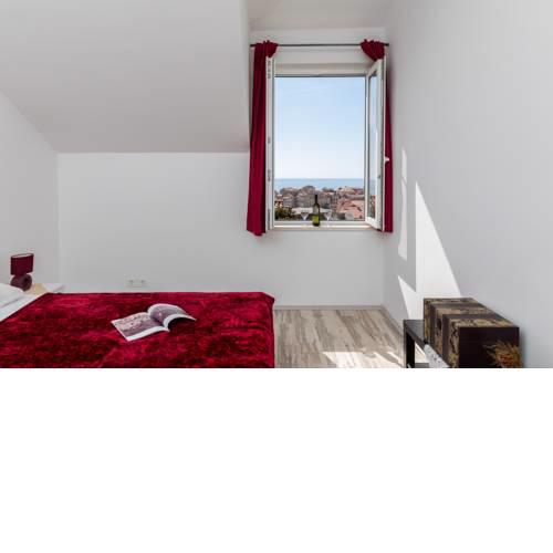 Red Wine Apartment