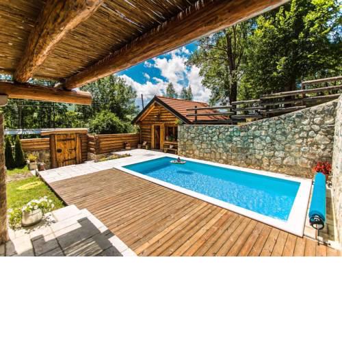 Luxurious Chalet in Bruvno with Pool