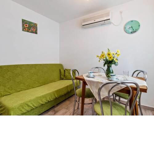 Relaxing Apartment in Jadranovo near Seabeach