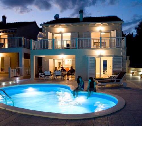 Relaxing Holiday Resort with Apartments and Villas on Island Brac