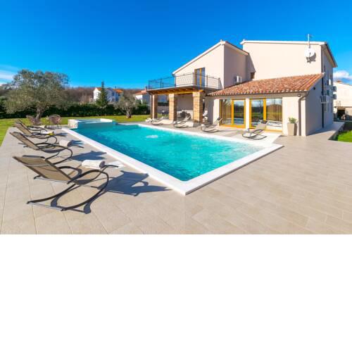 Relaxing pool villa Mattuzzi in Loborika