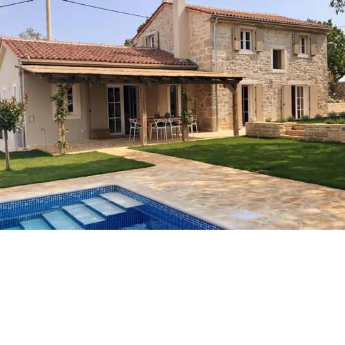 Renovated Stunning Stonevilla With Pool