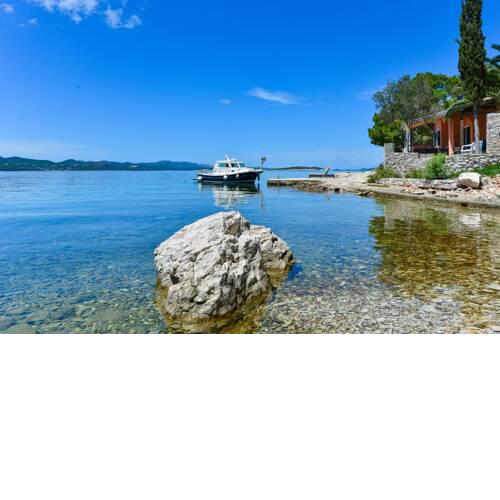 Robinson Style Holiday House Lavdara