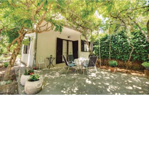 Roca Apartment