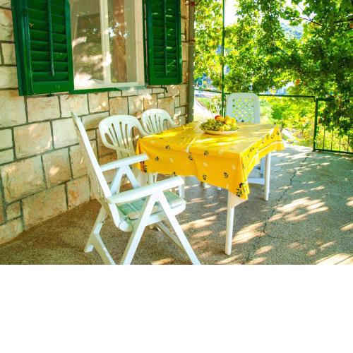 Romantic apartment with big garden and grill