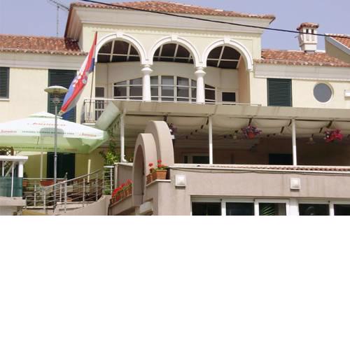 Room and Apartment Perlica