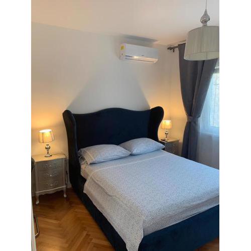 ROOM ANNA SPLIT