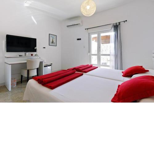 Room in Guest room - Comfy Apartments next to the beach