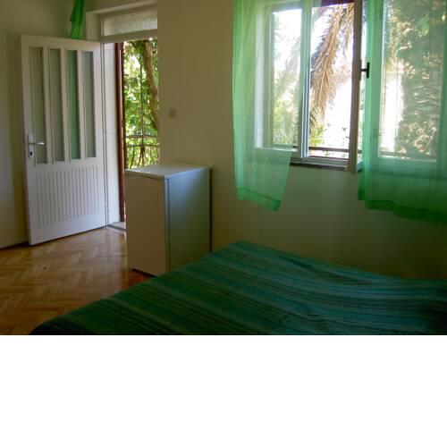 Room in House - S1 - Double room with ensuite bathroom and balcony in the centre of Jelsa, Hvar