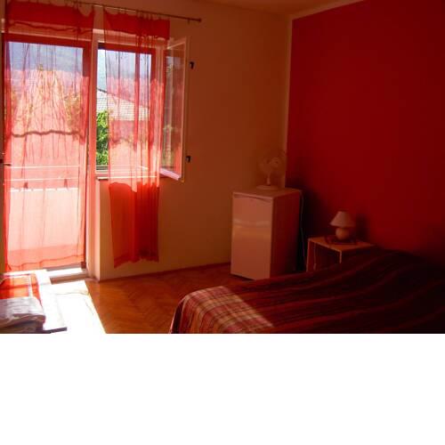 Room in House - S4 - Double room in the centre of Jelsa with private bathroom next door
